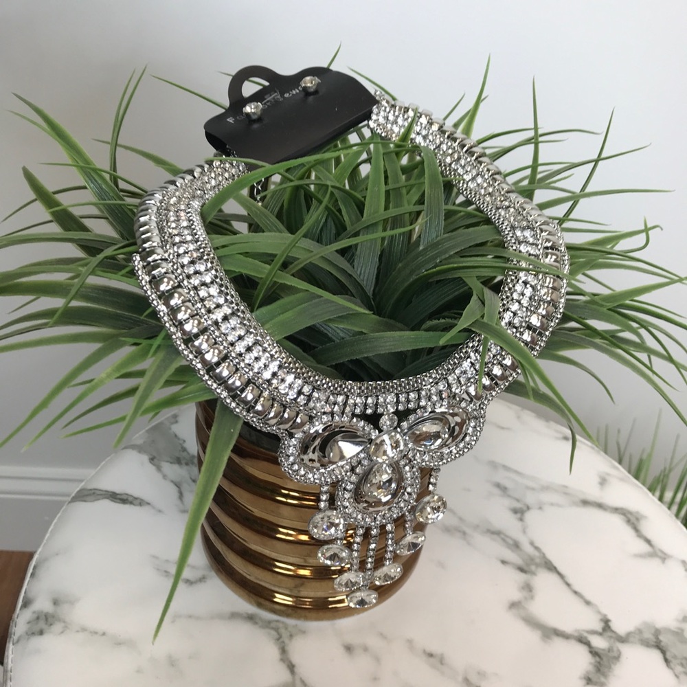 ‼️ Silver Diamond Rhinestone Statement Necklace - Picture 2 of 7